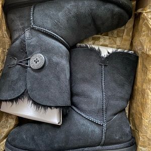 UGG Australia Women’s Classic Bailey Button Suede Original Boots Black Size 7